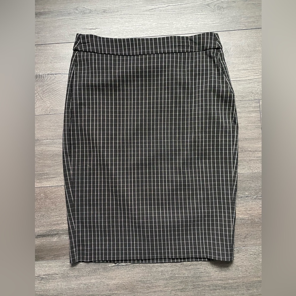 ELLE Women's size S Black & White Grid Line Plaid Print Pull On Pencil Skirt